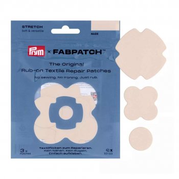 En förpackning med de självhäftande laglapparna FabPatch i färgen nude.