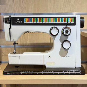 Begagnad symaskin Husqvarna 2000 modell 6570 vit