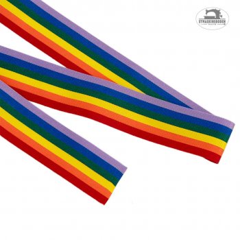 Ett pride band med regnbagens alla farger