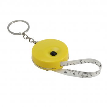 Ett gult rullmåttband med nyckelring.