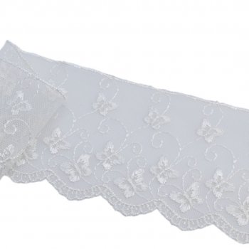 Vacker vit spets med mönster av fjärilar