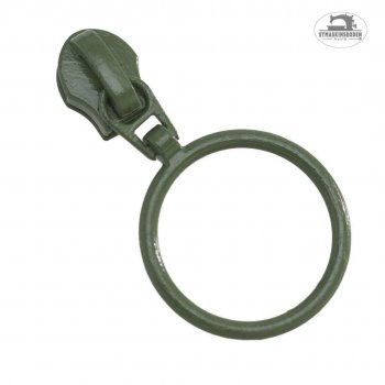 En blixtlåskläpp med ring i mossgrön färg som passar blixtlås med storlek 3mm från YKK.
