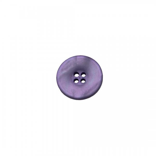 En fin lila knapp i storlek 12mm som har satin liknande finish.