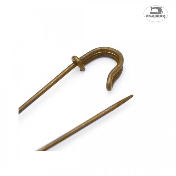 Närbild på en stor säkerhetsnål