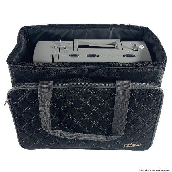 Symaskin placeras uppifrån i den svarta symaskinsväskan