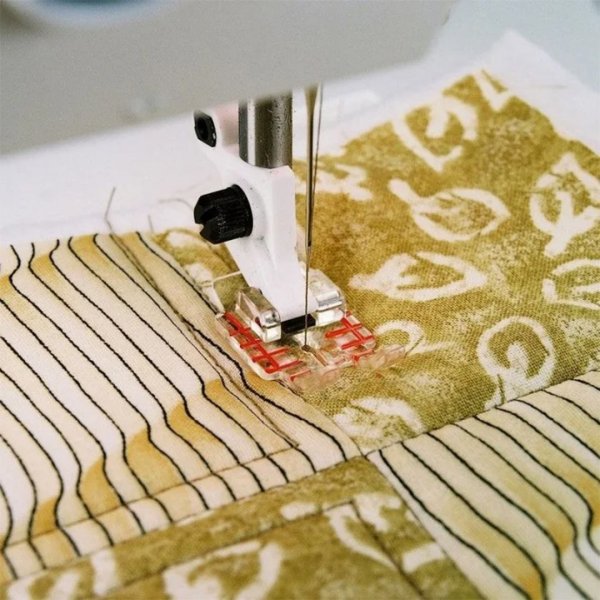 Transparent pressarfot för piecing med raksöm för Husqvarna Viking