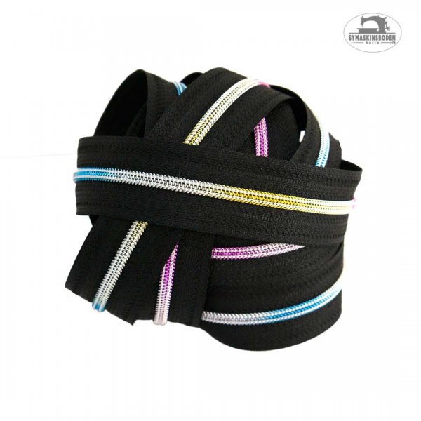 en ihoprullad bunt med blixtlas pa metervara i svart och regnbage