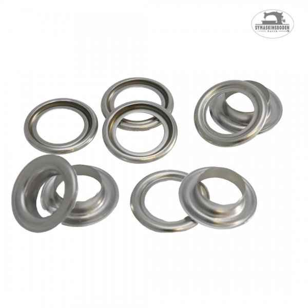 15 öljetter med silverfärg som ligger utspridda