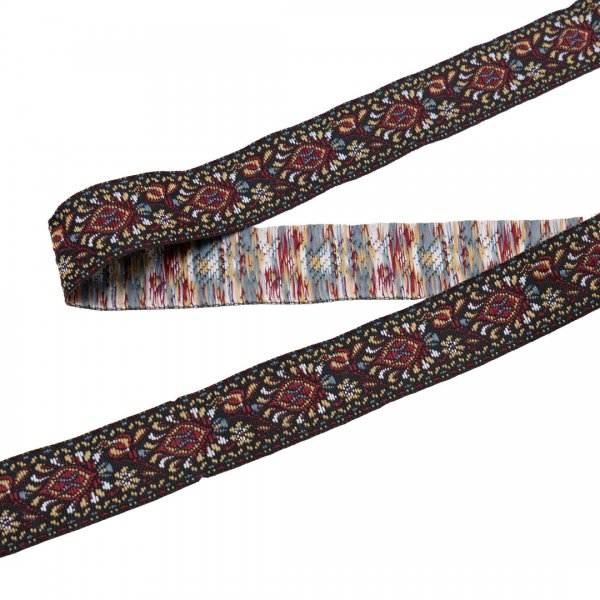 dekorativt-vävt-band-med-blommor-i-en -röd-ton-på-metervara