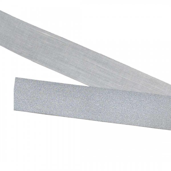 Silvergrått reflexband på metervara.