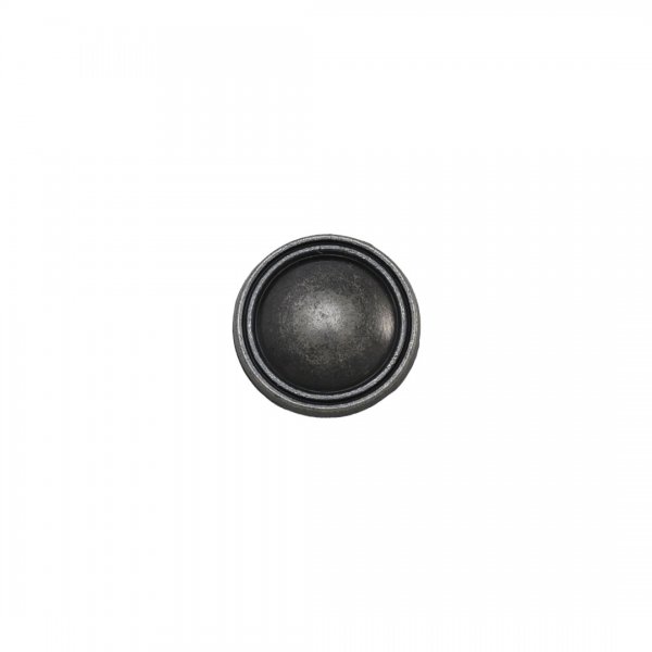 En-antiksilverfärgad-knapp-i-metall-med-ögla-på-baksidan