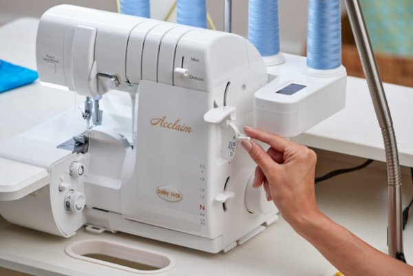 Baby Lock Acclaim med pressarfotskit och tråd