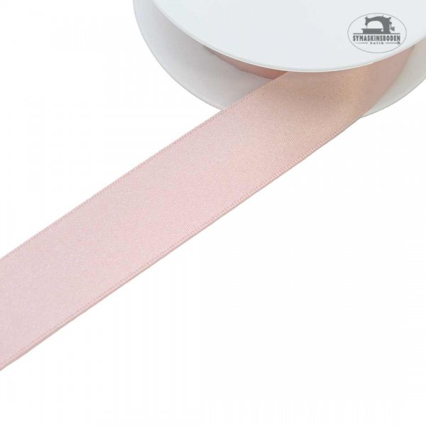 Ljusrosa satinband som är 25mm brett