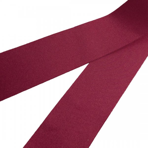 Mörkrött ripsband i polyester med snygg glans.