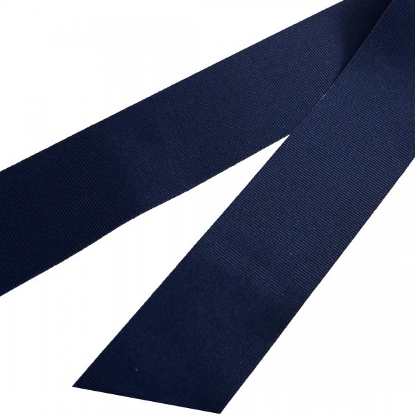 Mörkblått ripsband med fin glans i återvunnet polyester.