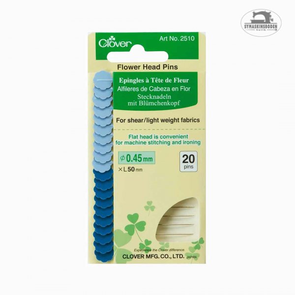 stangd forpackning med knappnalar med bla blomhuvuden