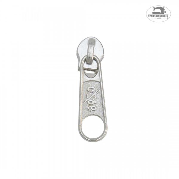 En kläpp till spiralblixtlås på 3mm bredd i färgen silver