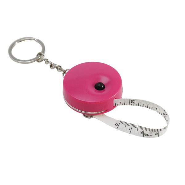 Ett rosa utdragbart måttband med nyckelring på.