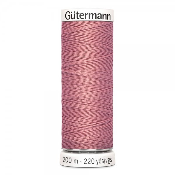 En rulle med gammelrosa polyestertråd