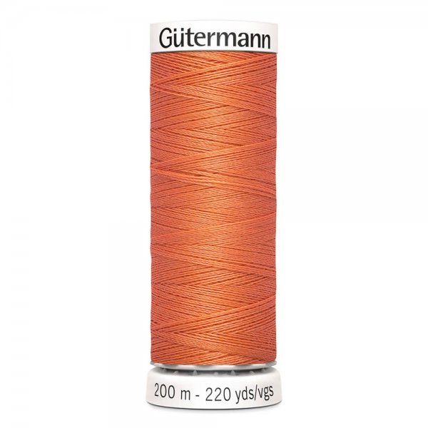 En rulle med orange polyestertråd