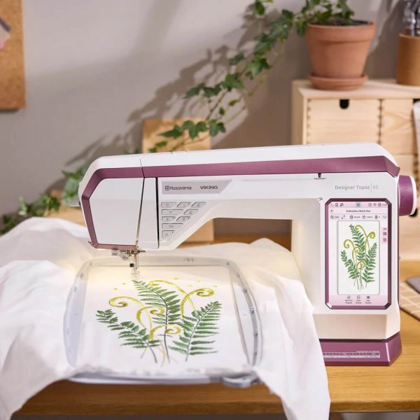 Husqvarna Viking Designer Topaz 65 broderar