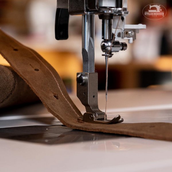 Stort arbetsutrymme på Janome HD9 perfekt för quiltning och grovsömnad