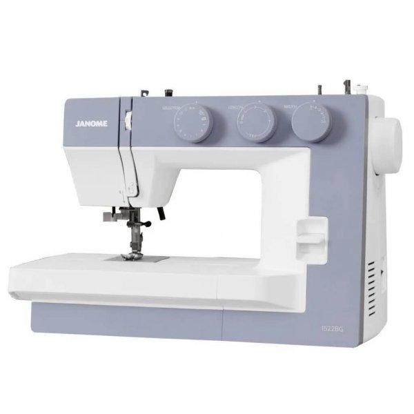 Mekanisk symaskin Janome 1522BG Blue Grey i vit plast med rökblå frontpanel och bas, fotograferad i trekvartsvinkel framifrån