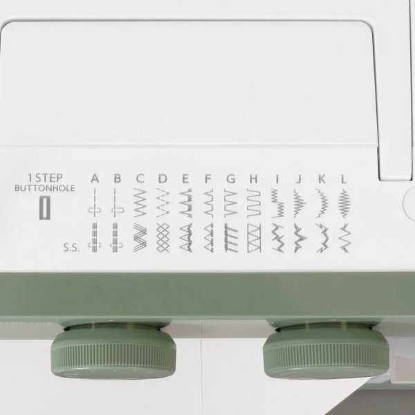Närbild på den tryckta sömöversikten på maskinkroppen till Janome 1522SG Smokey Green, som visar diagramsymboler för nyttosömmar