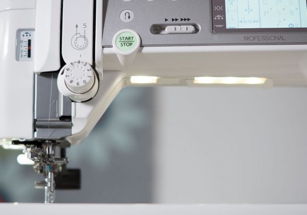 Janome Memory Craft 6700