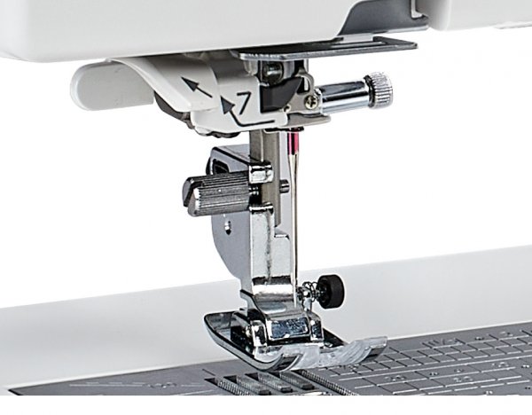 Pressarfotshållaren på en Janome Memory Craft 9480QCP