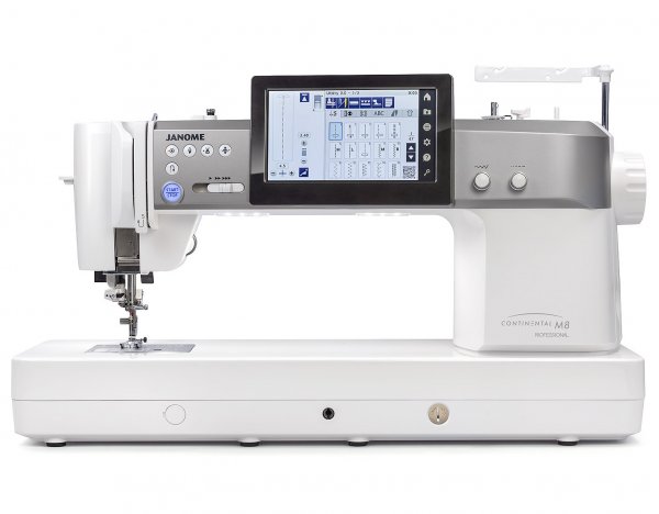 Janome continental M8 har stor storlek