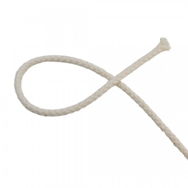 En benvit anoraksnodd i 100 % bomull.