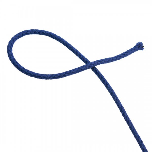 Ett mörkblått anorakssnöre i tjocklek 4mm.
