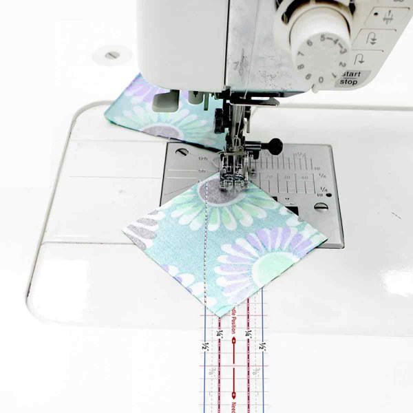 Sömsmånjstejp centimeter på en symaskin