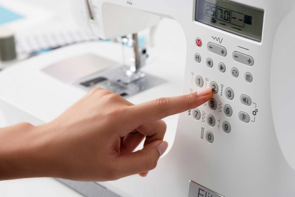 singer-elite-ce-677-tryckknappar