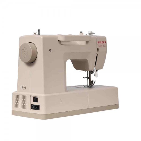 Singer Heavy Duty 4523 symaskin i beige, snett bakifrån höger med handhjul och bärhandtag