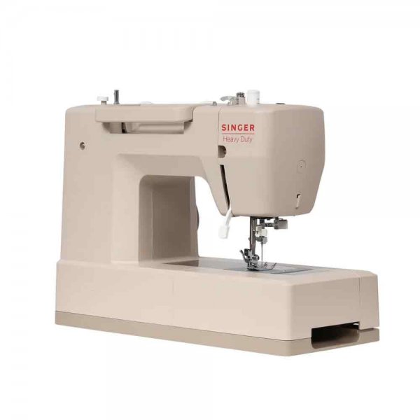 Singer Heavy Duty 4523 symaskin i beige, snett bakifrån vänster med friarm och nålområde.
