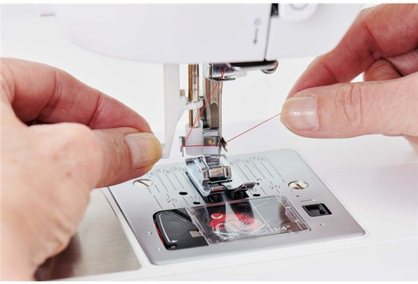 Singer_Elite_CE677_nålträdare