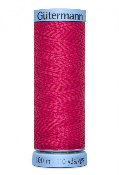 En rulle med cerise silkestråd