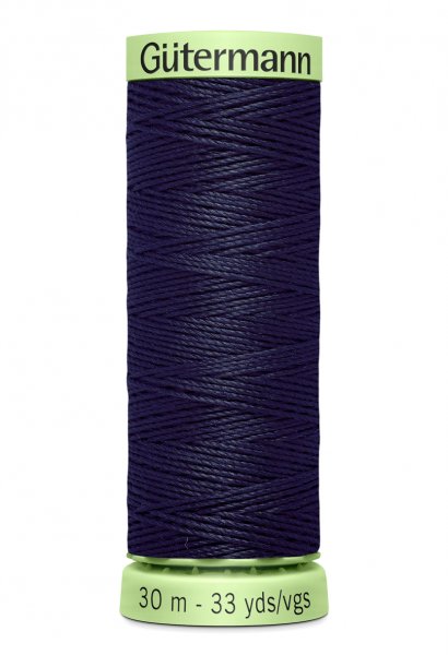 En rulle med mörkblå top stitch tråd