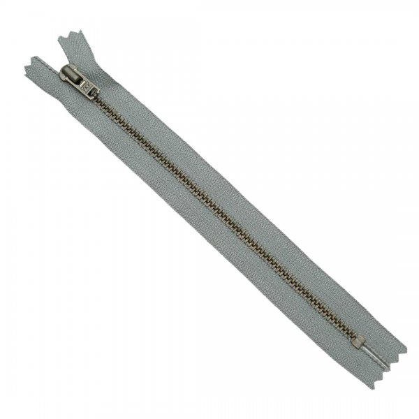 En 18cm lång grå dragkedja i metall