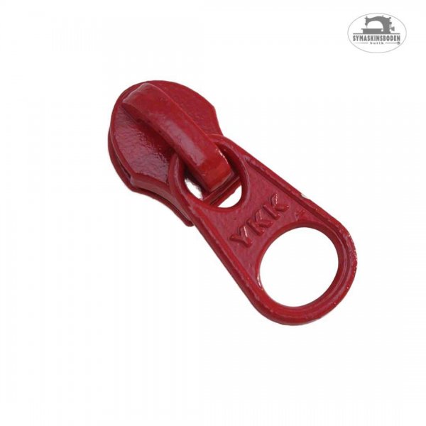 En röd kläpp med ring