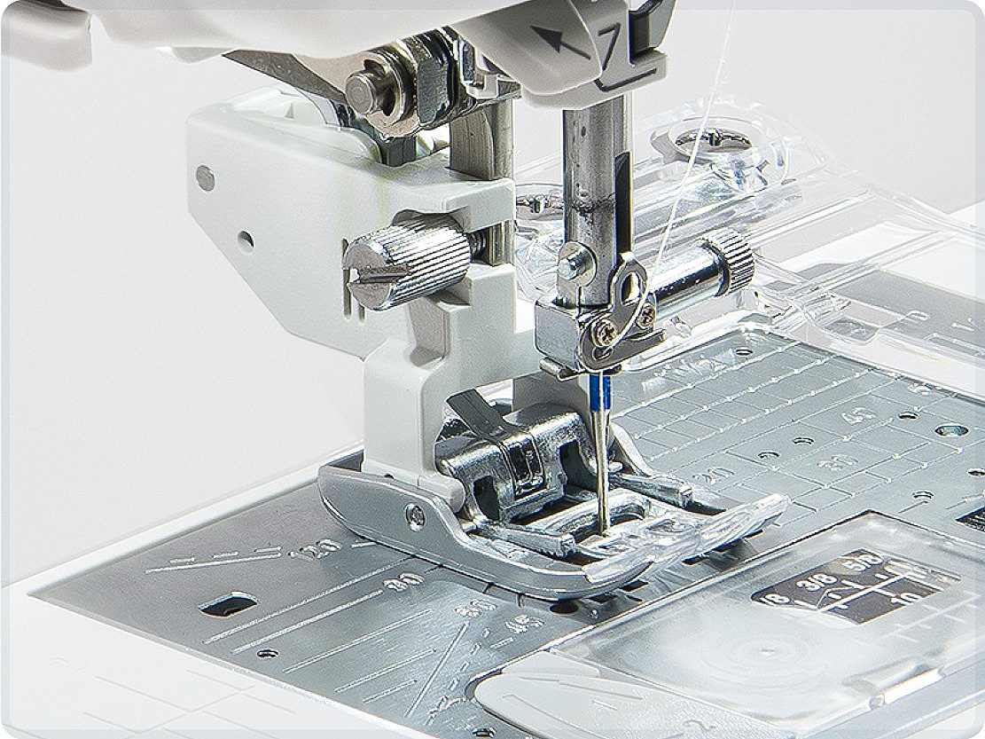 Janome med inbyggd övermatare kallad AcuFeed